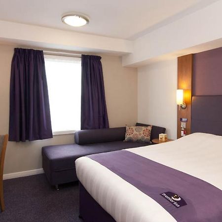 Premier Inn Cobham Cobham  Buitenkant foto