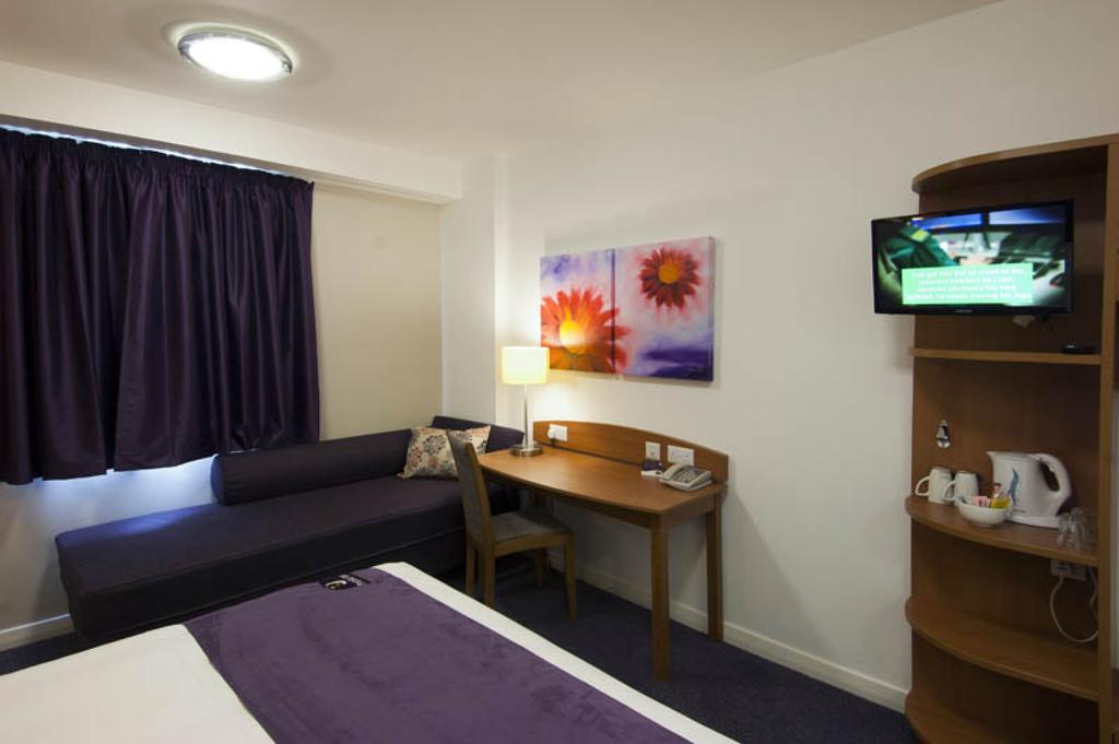 Premier Inn Cobham Cobham  Kamer foto