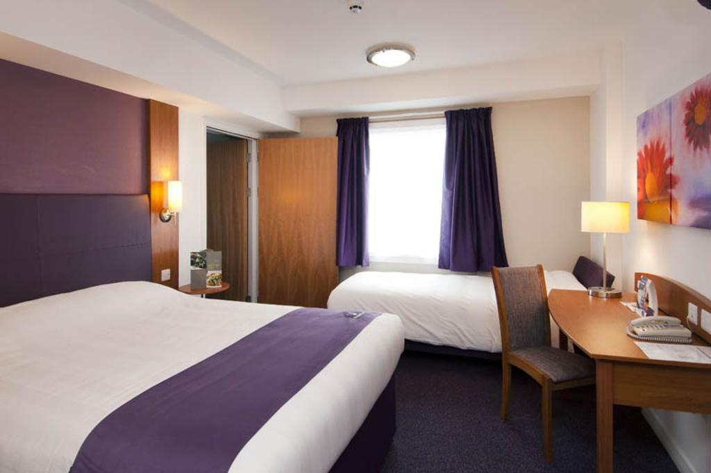 Premier Inn Cobham Cobham  Kamer foto