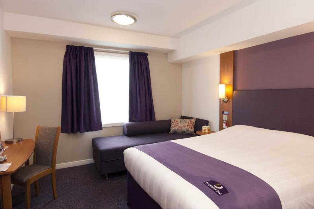 Premier Inn Cobham Cobham  Buitenkant foto