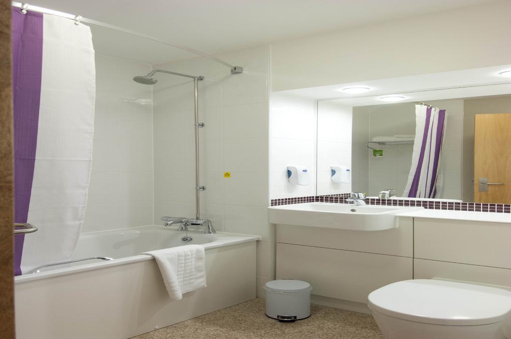 Premier Inn Cobham Cobham  Buitenkant foto